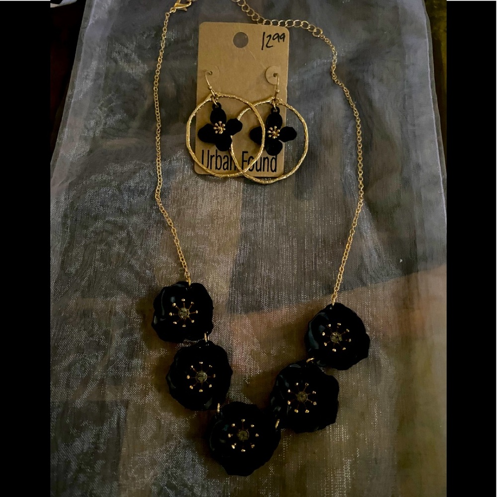 Necklace and earring set